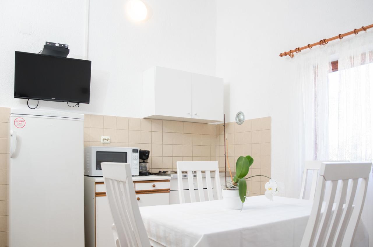 Apartments Sanja Sibinj Krmpotski Eksteriør bilde