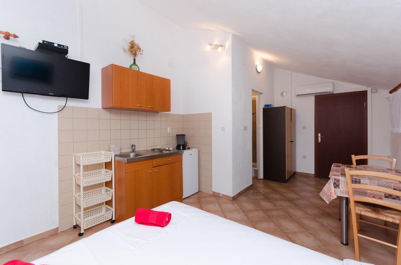 Apartments Sanja Sibinj Krmpotski Eksteriør bilde