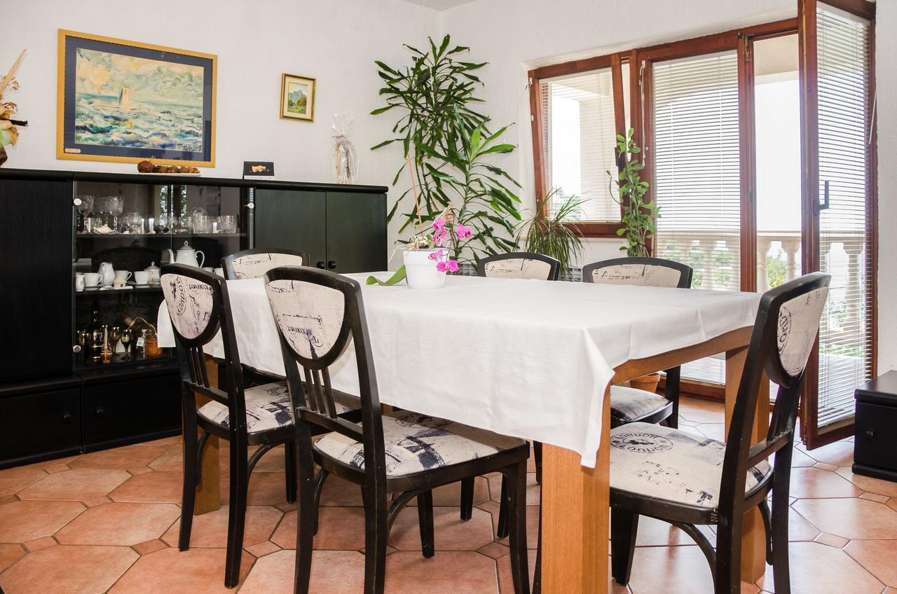 Apartments Sanja Sibinj Krmpotski Eksteriør bilde