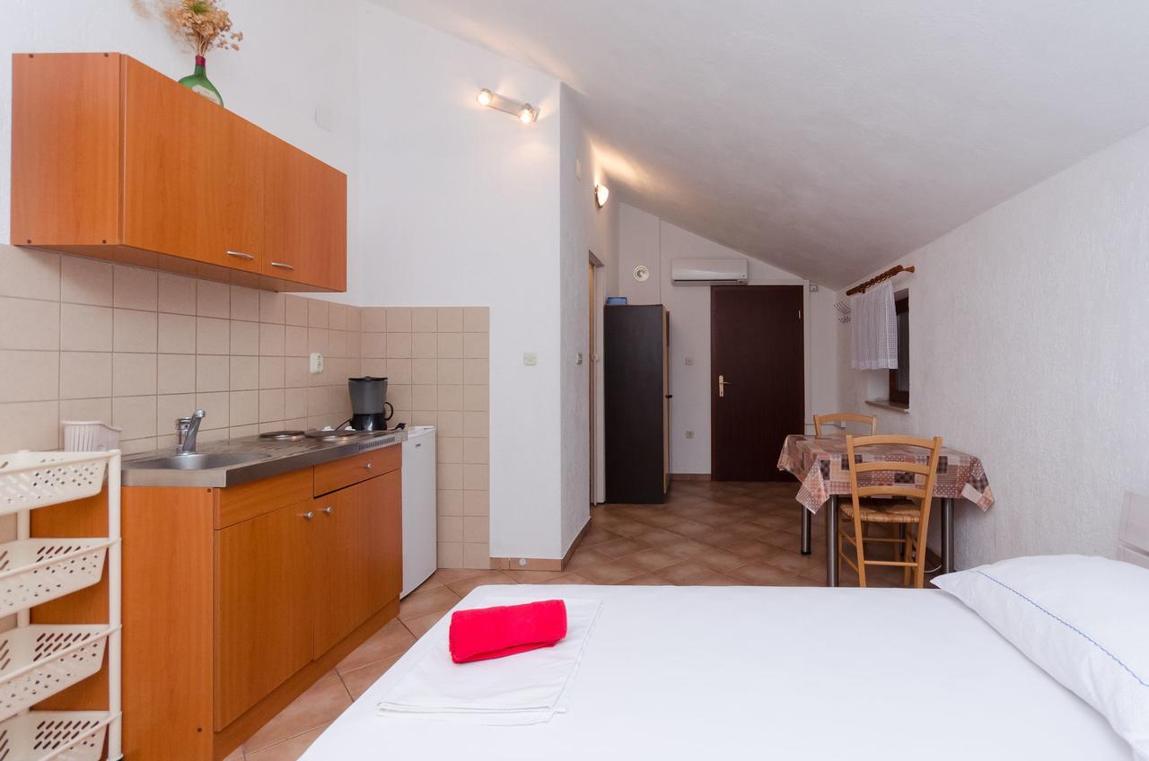 Apartments Sanja Sibinj Krmpotski Eksteriør bilde